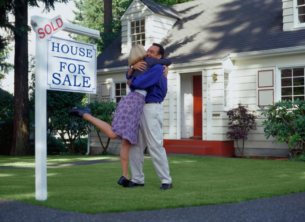 where-to-buy-a-cheap-house-with-super-cheap-houses-for-sale-for-young-couple-hug-for-their-new-home