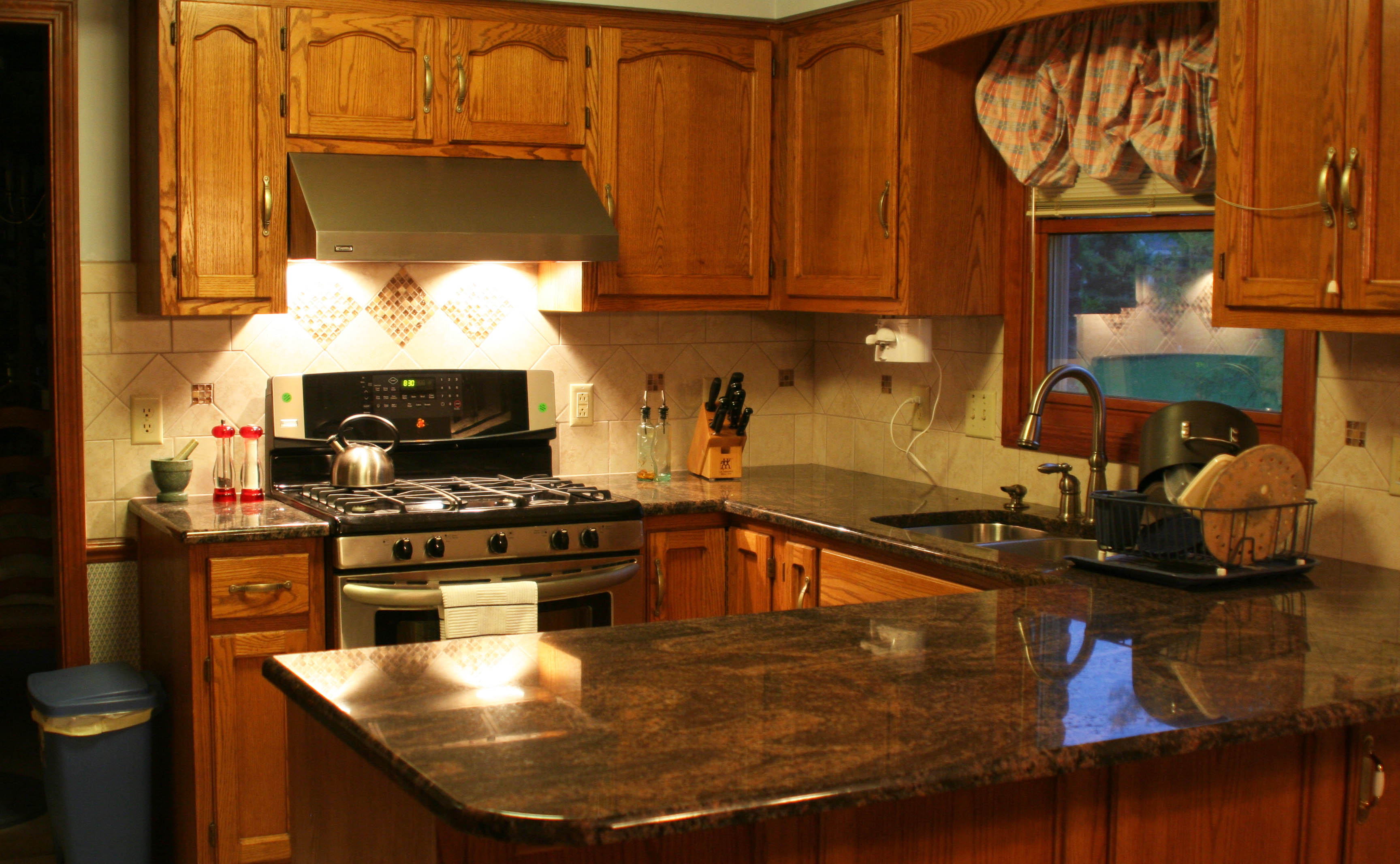 Be Brave to Apply Espresso Kitchen  Cabinets  with Granite 