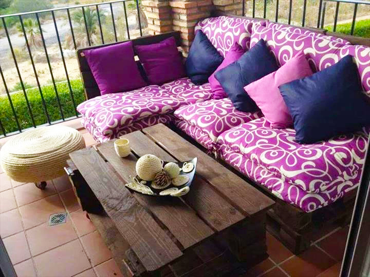 Outdoor-furniture-from-wooden-pallet-to-make-DIY-sofa-pallet-for-outdoor-patio-furniture-with-modern-outdoor-sofa-pallet