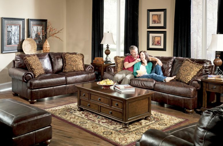 Top Three Benefits of Decorating Your Living Room with Leather Furniture