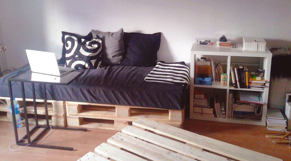 multipurpose-furniture-for-small-spaces-from-wooden-shipping-pallets-furniture-how-to-make-pallet-couch