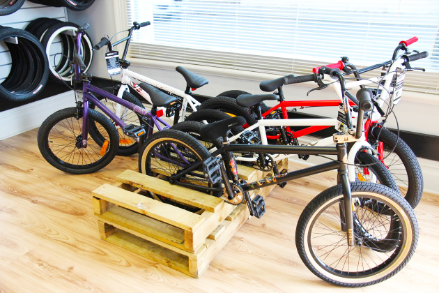 pallet-storage-furniture-for-bmx-bike-rack-in-the-bikes-stores-from-wood-pallet-bike-rack-as-storage-solution-ideas-for-store-bike-display