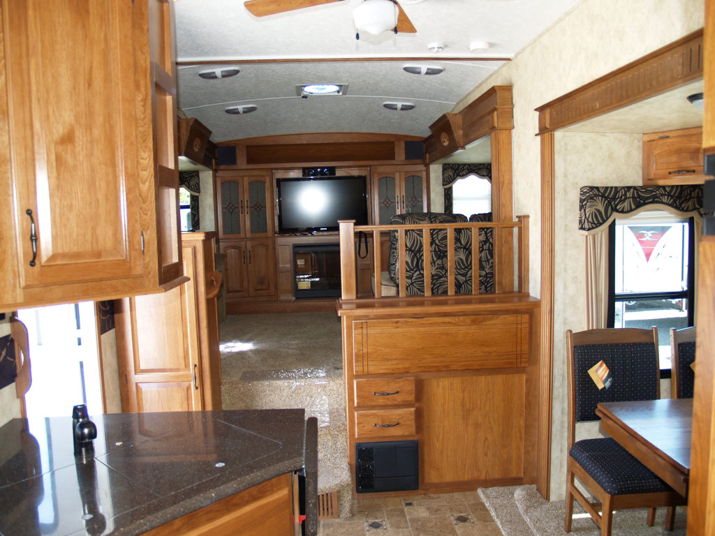 fifth wheel campers with front living rooms 13