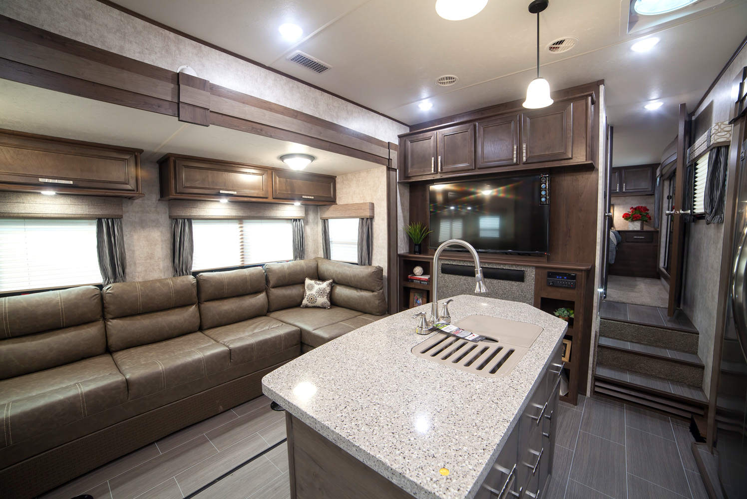 fifth wheel campers with front living rooms 14