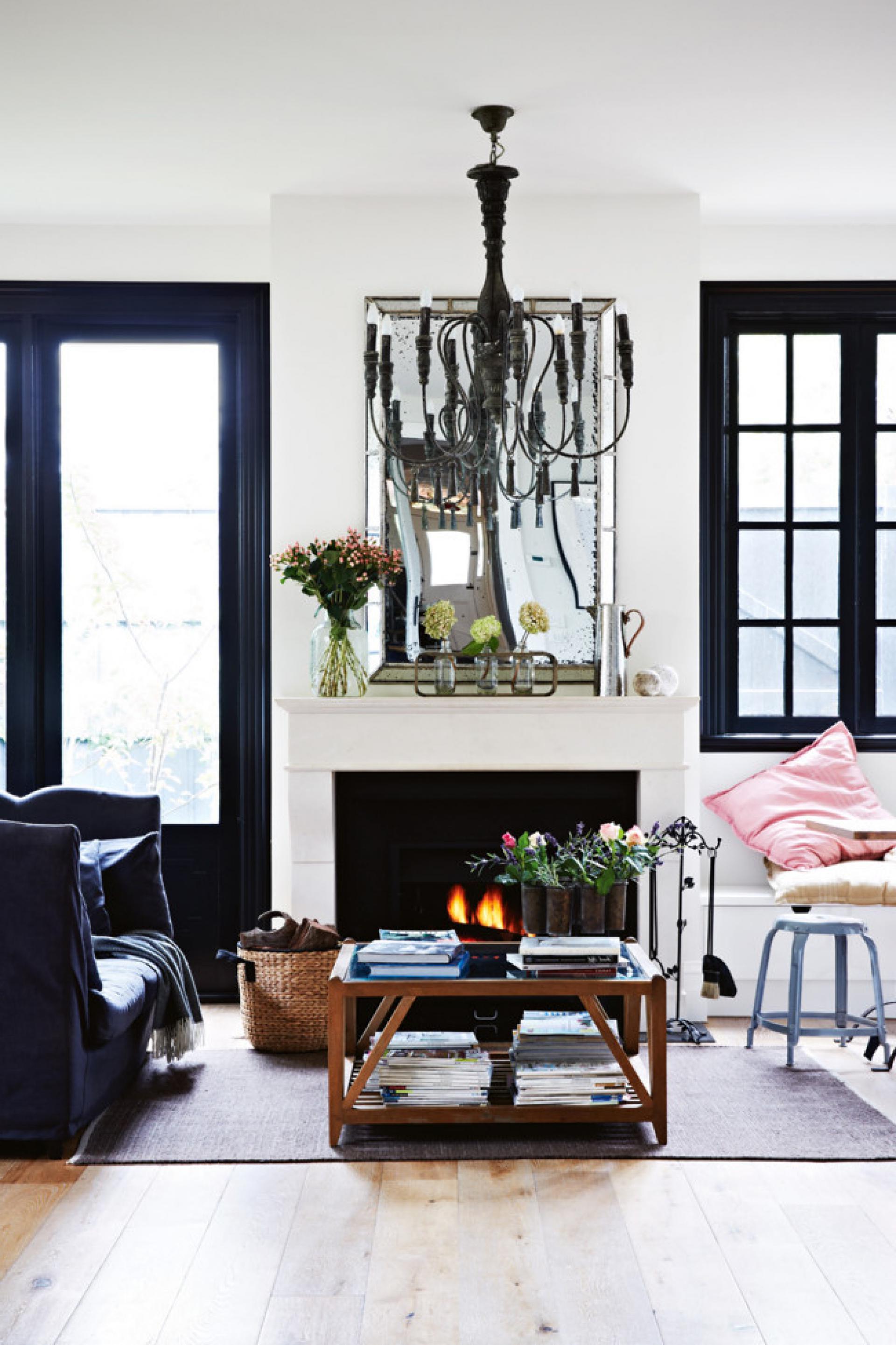 Paris Themed Living Room Decor Ideas | Roy Home Design