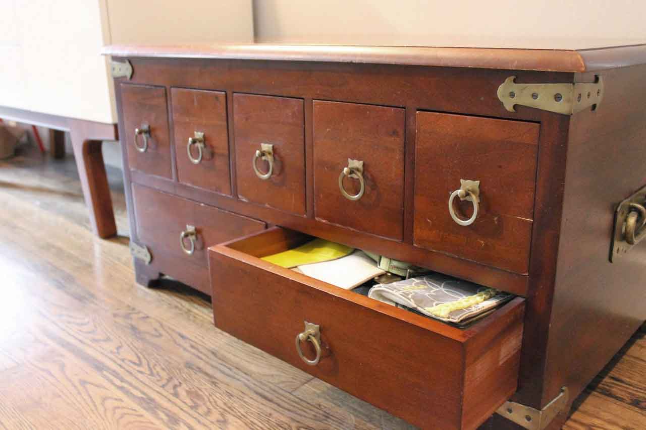 Advantages of Apothecary Coffee Table as Your Interior Furniture