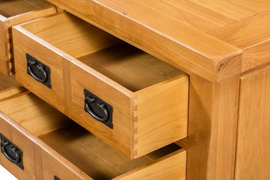 Advantages of Apothecary Coffee Table as Your Interior Furniture