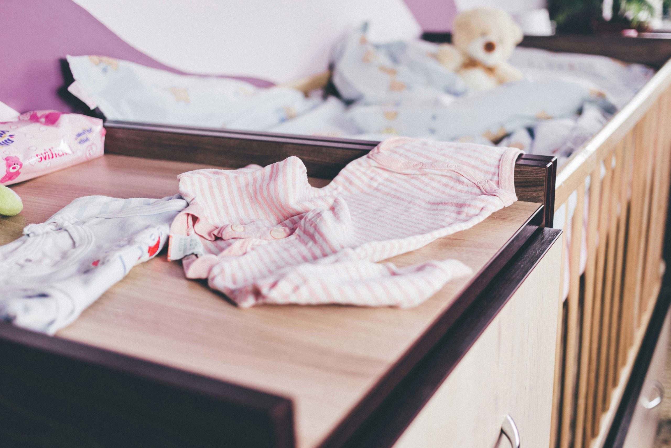 The Tips on Choosing Crib for Twins Baby | Roy Home Design