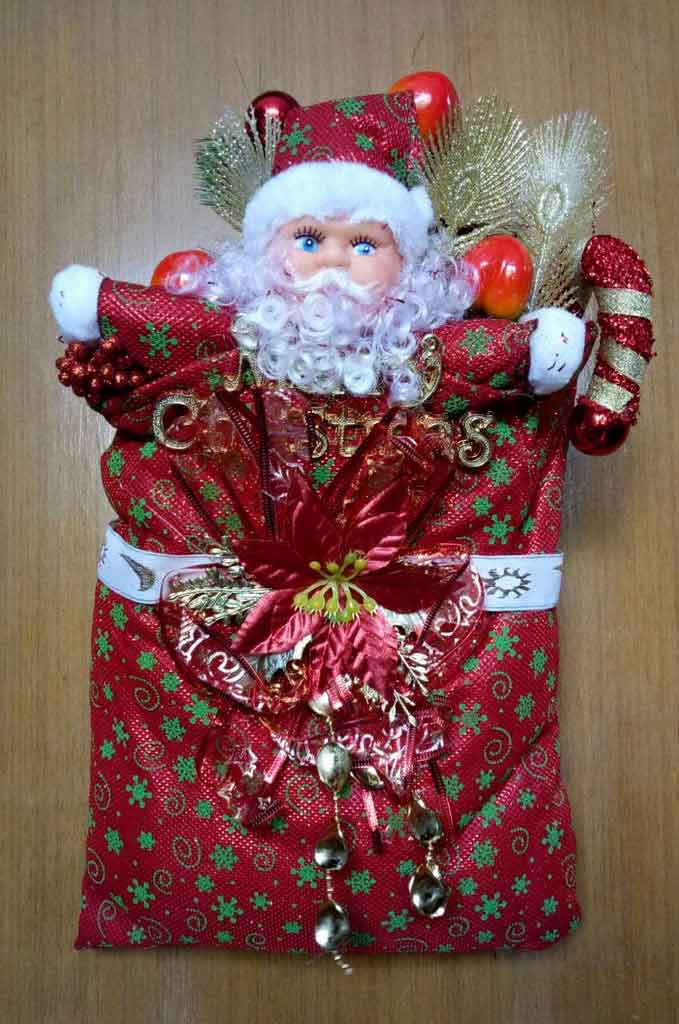 Four Homemade Christmas Door Hangers Design That You Should Know | Roy Home Design