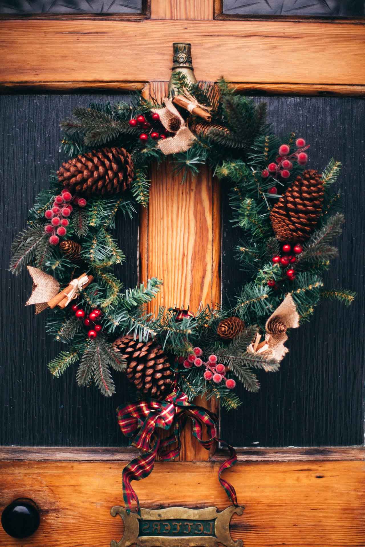 Christmas Garland Front Door Hanging Hacks You Need to Know | Roy Home Design