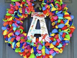 Cute Christmas Door Wreaths Ideas You Should Adopt ASAP