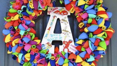 Cute Christmas Door Wreaths Ideas You Should Adopt ASAP | Christmas Door Wreaths