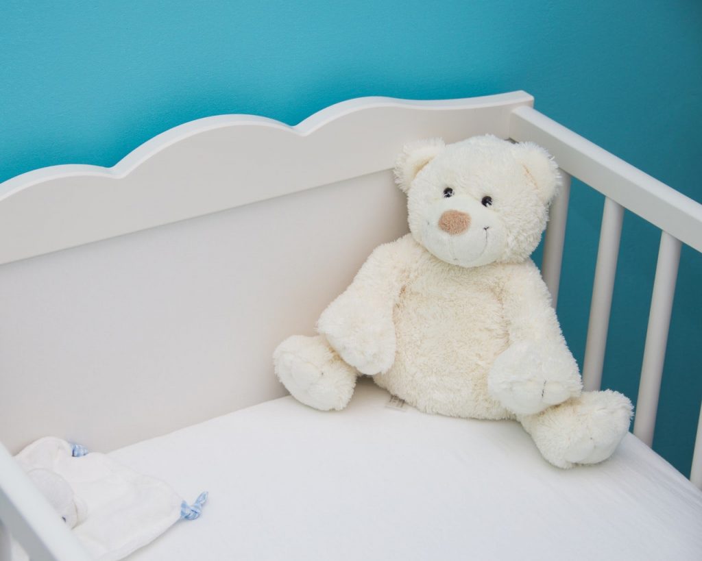 The Tips on Choosing Crib for Twins Baby
