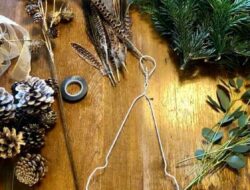Tips and Trick to Make Christmas Swags for Doors | Roy Home Design