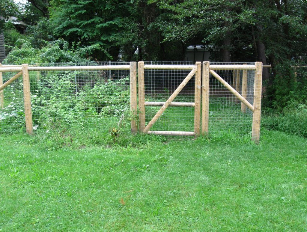 Dog Fences Outdoor DIY To Keep Your Dogs Secure