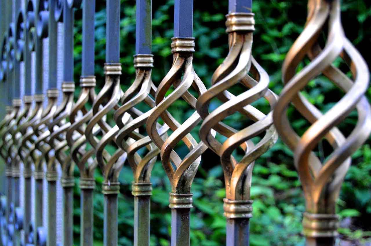 Fence For Around A House And Different Kinds Of It You Should Know | Roy Home Design