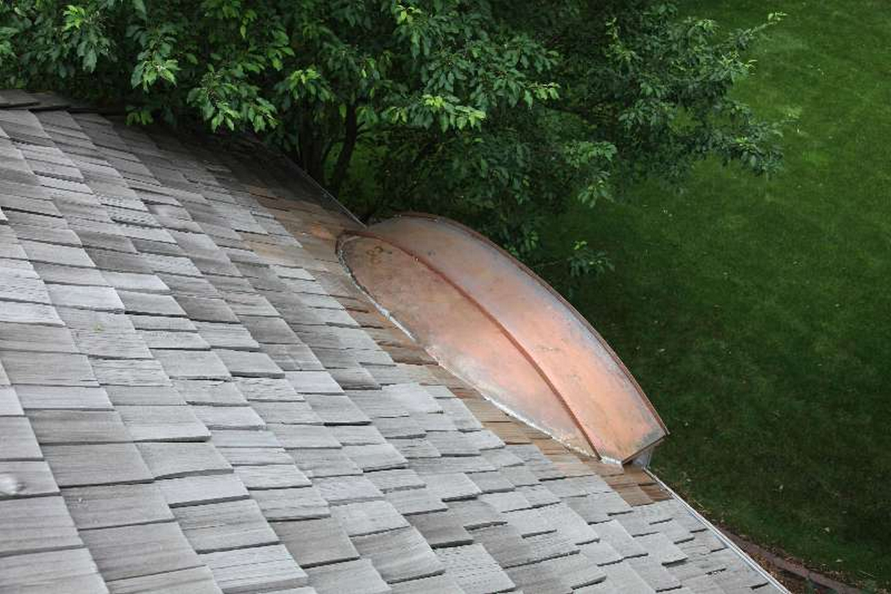 Prevent a Leaky Roof from Water Damage and How to Stop it