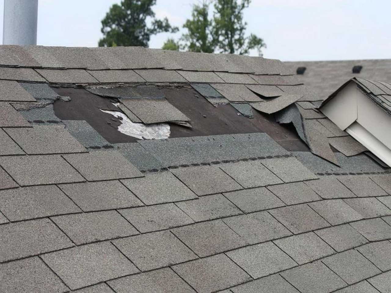 Prevent a Leaky Roof from Water Damage and How to Stop it