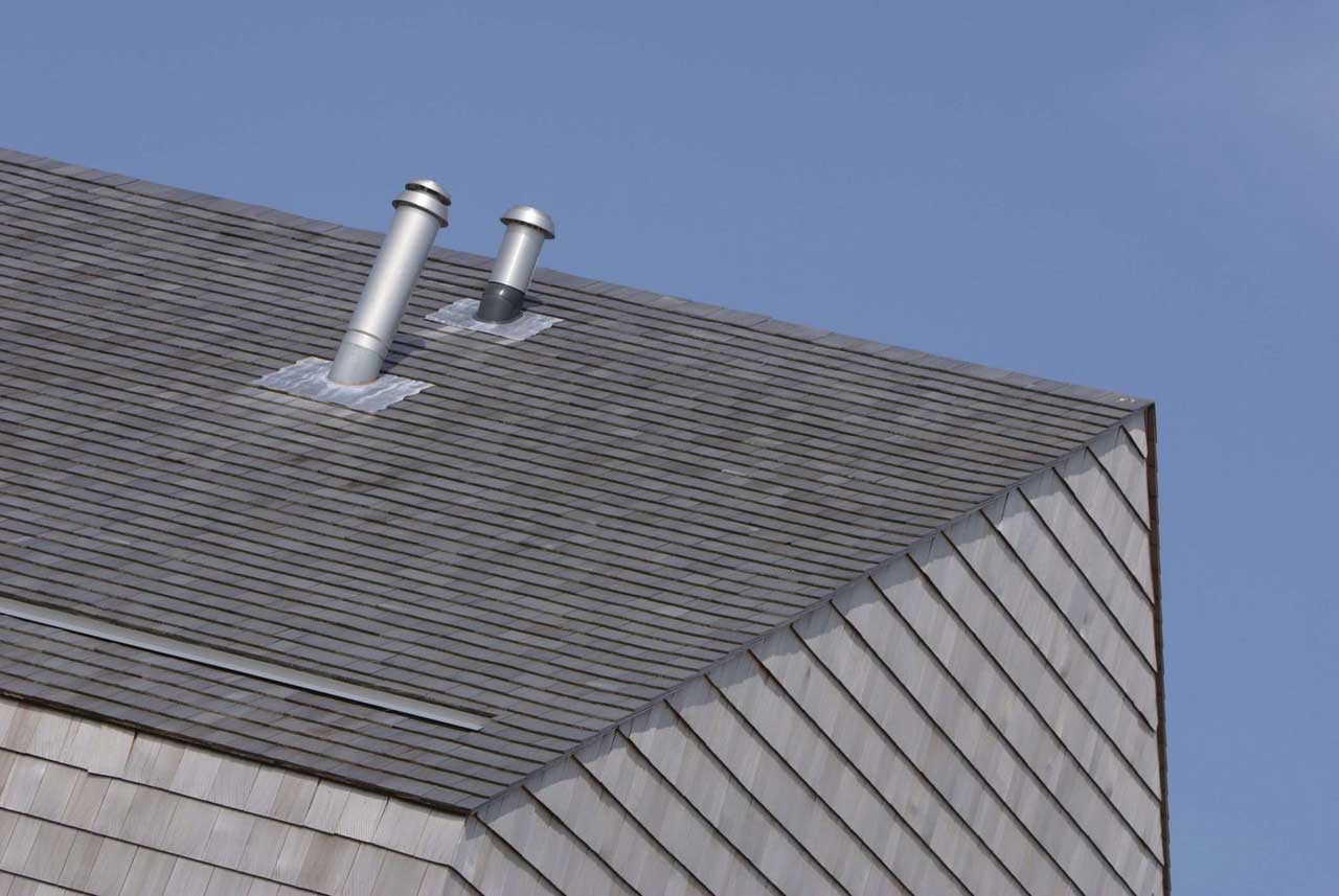 Prevent a Leaky Roof from Water Damage and How to Stop it