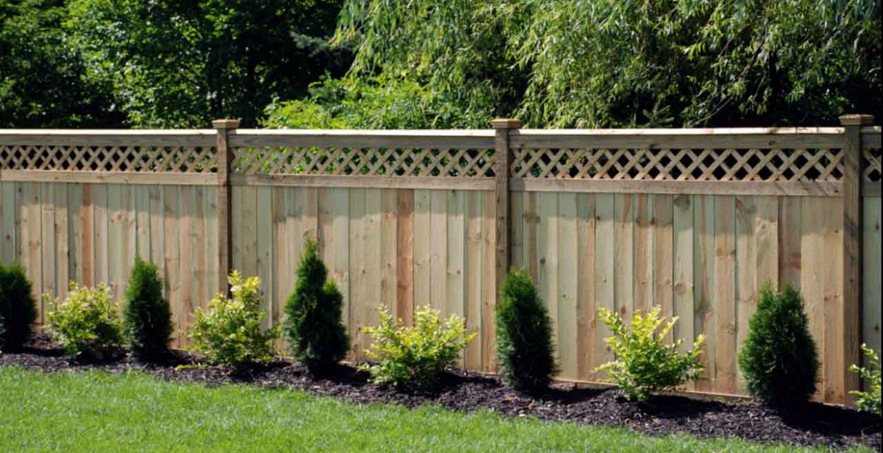 Various Model Of Backyard Fencing Ideas For Dogs to Carefree Your Pet | Roy Home Design