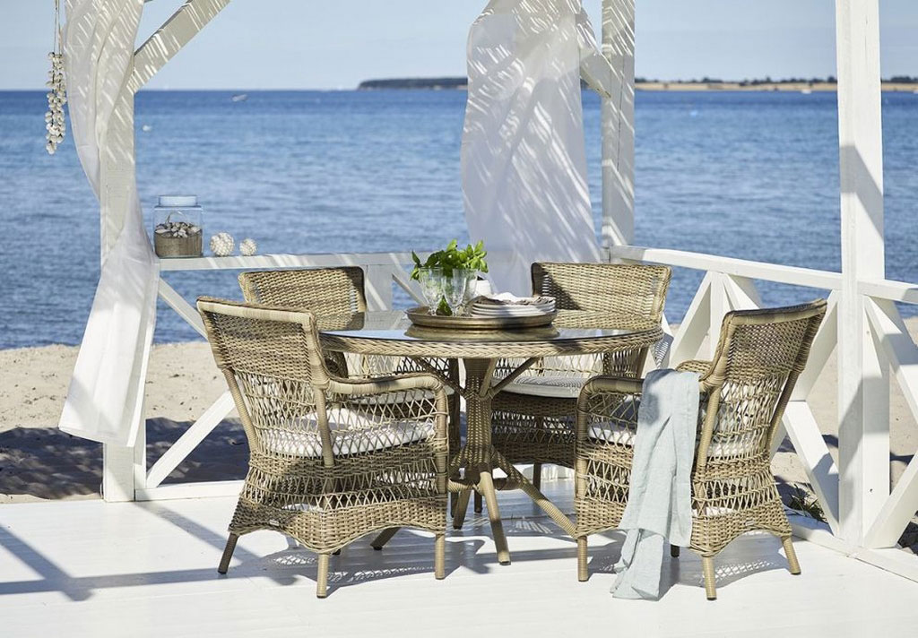 Perfect for Waterfront Property, Here Are 5 Beach Coffee Table You Should Know