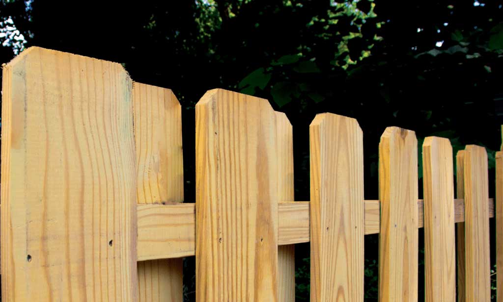 The Major Pros Installing Dog Ear Wood Fence Style