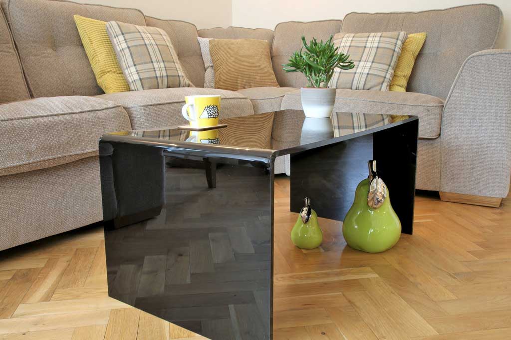 Black And Black To Create An Elegant And Classic Look For Your Spacious Area
